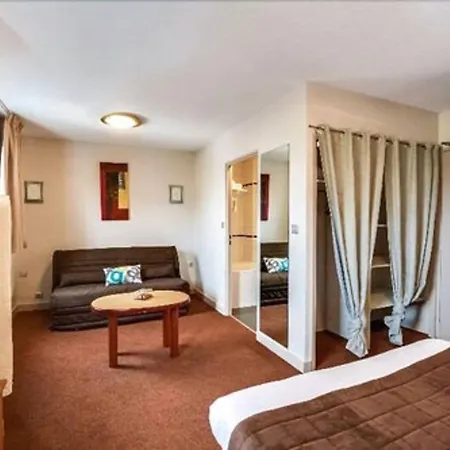 圣纳泽尔中心布里特酒店 3*